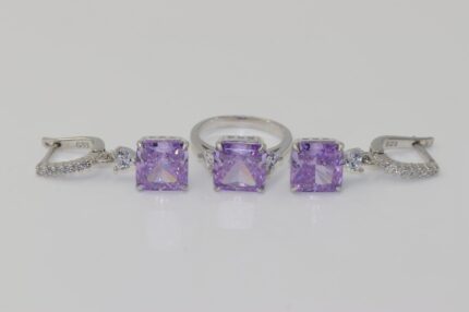 Sterling Silber 925, Lila Saphir-Zirkonia Stein, Damenringe Grösse: 53, Ohrringe Länge: 3 cm, Stein-L:10XB:10 mm, RO1